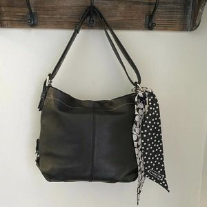 COACH Purse F15064 Black Pebbled Large Zippered